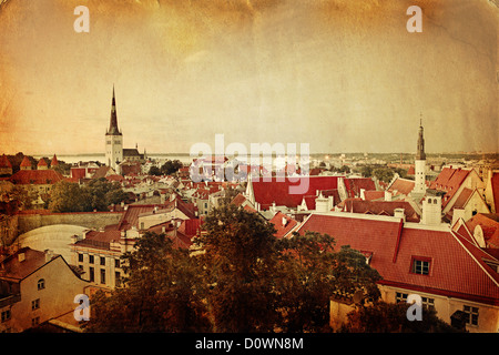 In stile retrò vista panoramica di Tallinn centro storico. Estonia Foto Stock