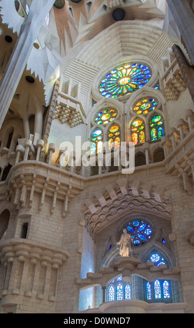 Basilica de la Sagrada Familia si trova a Barcellona Spagna e progettato da Antoni Gaudi, cominciò la costruzione nel 1882. Foto Stock
