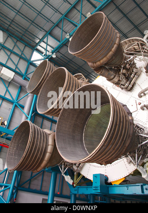 Saturn V motori a razzo al Kennedy Space Center in Florida Foto Stock