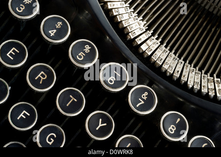 Un piano orizzontale di selezione di tasti di una macchina da scrivere vintage Foto Stock