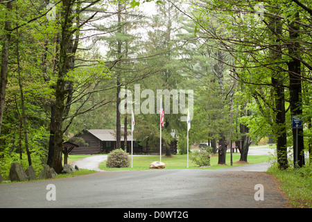 Stazione di Ranger a Mohawk sentiero forestale dello Stato in Charlemont, Massachusetts in primavera. Foto Stock