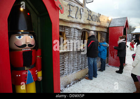 All'esterno della banca elf, presso il centro eventi Lapland UK, Bewl Water, Kent, Regno Unito. Foto Stock