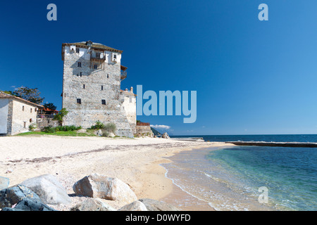 Torre di Ouranoupolis in Calcidica nei pressi del Monte Athos in Grecia Foto Stock