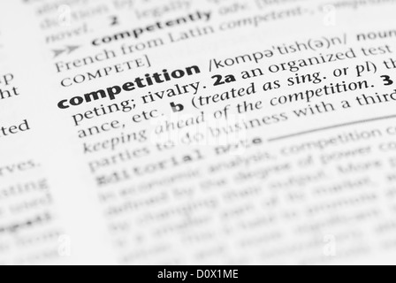 Macro immagine della parola del dizionario: la concorrenza. Foto Stock