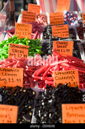 Pick & Mix   Mobile dolci di pasticceria in stallo Skipton mercatino di Natale dicembre 2012, nello Yorkshire, Regno Unito Foto Stock