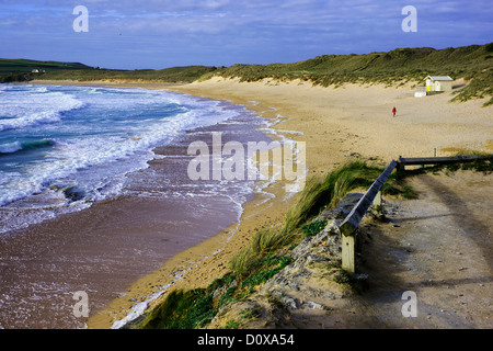 Uno dei sette spiagge circostanti la costa presso il St Merryn, Cornwall. Foto Stock