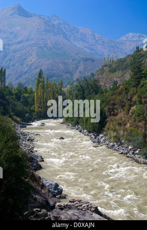 Maipo fiume che scorre attraverso il Cile del Maipo Canyon. Foto Stock