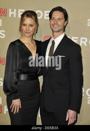 Dicembre 2, 2012 - Los Angeles, California, Stati Uniti - KaDee Strickland, Jason Behr frequentando il CNN Heroes: tutte le Star Tribute tenutosi presso lo Shrine Auditorium di Los Angeles, la California il 2 dicembre 2012. 2012(Immagine di credito: © D. lunga/Globe foto/ZUMAPRESS.com) Foto Stock