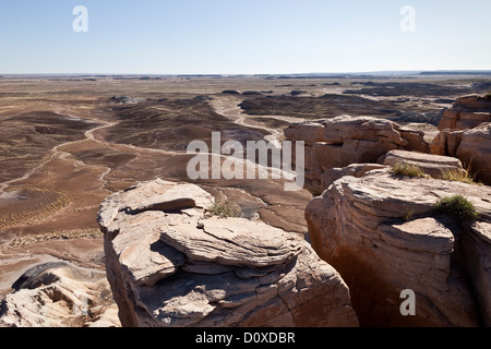 Vista attraverso il Deserto Dipinto da Blue Mesa nella foresta pietrificata in Arizona, Stati Uniti d'America Foto Stock