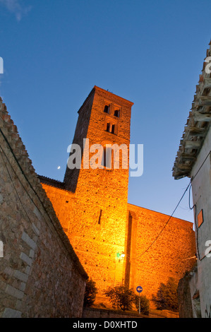 Chiesa di Santa Maria del Castillo, Vista notte. Buitrago del Lozoya, provincia di Madrid, Spagna. Foto Stock