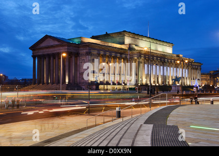 St Georges Hall illuminata di notte Liverpool Foto Stock