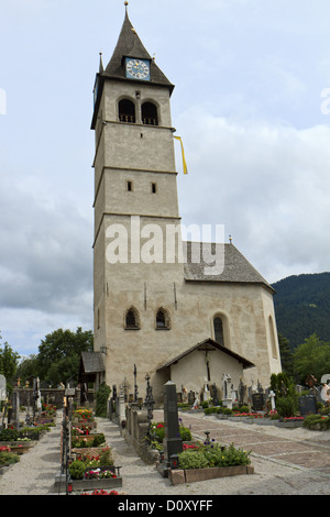 Austria Kitzbuhel chiesa e cimitero Foto Stock