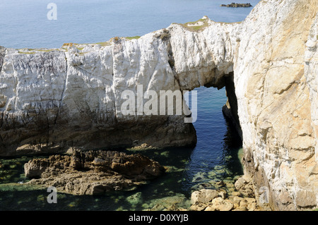 Bwa Gwyn bianco naturale Arch Rock arch Rhoscolyn Anglesey Mon Wales cymru REGNO UNITO GB Foto Stock