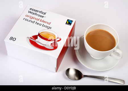 Essential Waitrose bustine di tè e la tazza di tè Foto Stock