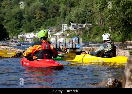 Estate in kayak sul fiume Wye a Symonds Yat, Wyre Valley, Ross-on-Wye, Monmouthshire, Galles Foto Stock
