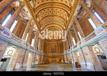 La cappella barocca di Borbone Re di Napoli Palazzo Reale di Caserta, Italia. Foto Stock