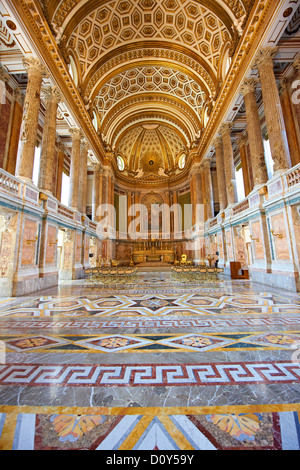 La cappella barocca di Borbone Re di Napoli Palazzo Reale di Caserta, Italia. Foto Stock