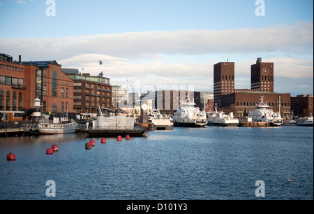 La Skyline di Oslo visto da Oslofjord quando arrivo Foto Stock