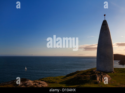 Faro di Baltimora, aka della moglie di Lot, aka Pilastro di sale e si affaccia l'ingresso al porto di Baltimora, County Cork, Irlanda Foto Stock