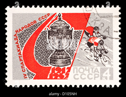 Francobollo dall'Unione Sovietica (URSS) raffiguranti i ciclisti. Foto Stock