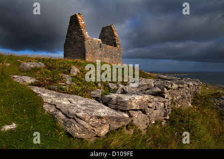 Xi secolo Teampall Bheanain Hermit's oratorio, più piccola chiesa in Irlanda, Inishmore, le Isole Aran, Co Galway, Irlanda Foto Stock