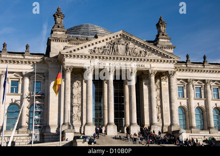 Il Reichstag o Parliament House Building a Berlino usato come il parlamento tedesco house, ottobre 2010 Foto Stock