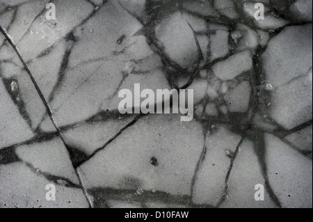 Acqua congelata in una fontana. Foto Stock