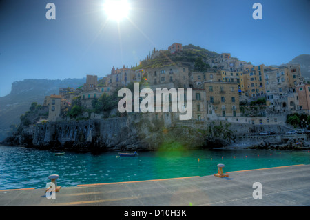 Minori sulla Costiera Amalfitana line in Italia. Amalfi è una città e comune in provincia di Salerno, nella regione Campania, Ita Foto Stock