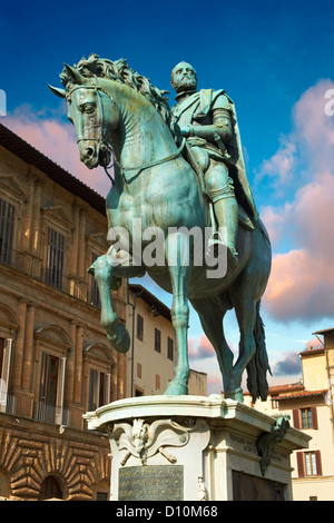 Il 'bronzo statua equestre di Cosimo I del Giambologna (1594), Piazza della Signoria a Firenze, Italia Foto Stock