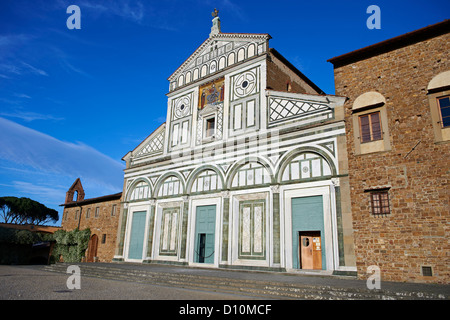 La facciata del romanico di San Miniato al Monte Basilica, Firenze Italia Foto Stock