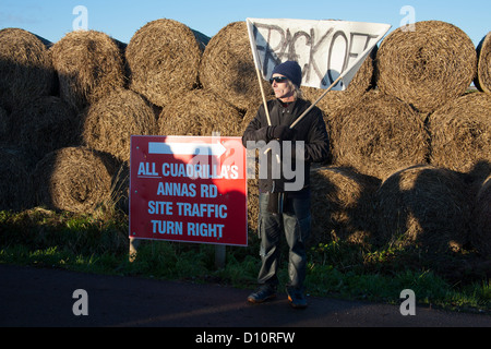 Frack protesta Encampment & marzo contro acqua idraulico fratturazione & Shale per la produzione di gas a Westby, Fylde Lancashire Foto Stock