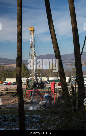 Il gas naturale benessere forato per la fratturazione idraulica (Fracking) in Pennsylvania rurale Foto Stock
