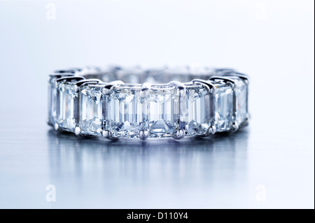 Anello di diamante con baguette Foto Stock