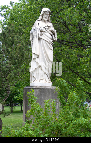 Sacro Cuore di Gesù statua del campus di Santa Caterina universitaria. St Paul Minnesota MN USA Foto Stock