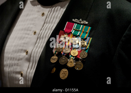 Femmina US Navy Chief Petty Officer cena abito uniforme con le medaglie Foto Stock