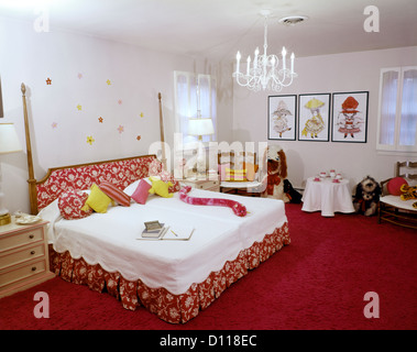 Anni sessanta interno ragazze teenager CAMERA DA LETTO Foto Stock