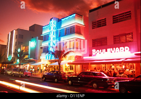 Anni Novanta art deco di Miami SOUTH BEACH HOTEL insegne al neon FLORIDA USA Foto Stock