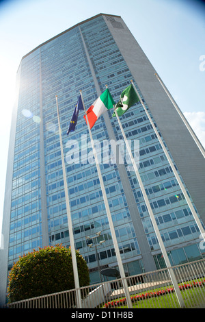 Pirellone: Palazzo Pirelli centro della Regione Lombardia a Milano, Italia. Vista frontale Foto Stock