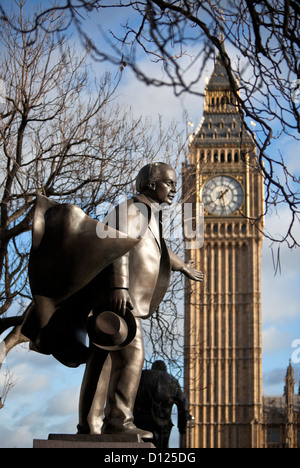 Statua di Lord David Lloyd George con il Big ben sullo sfondo, Parliament Square, Londra, Inghilterra, Regno Unito. Foto Stock