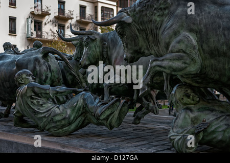 Monumento a la corsa dei tori nella città di Pamplona, Navarra, Spagna, Europa Foto Stock