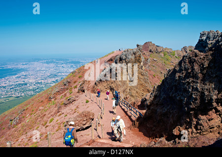 Il cratere vulcanico del Monte Vesuvio, Italia Foto Stock