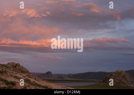 Tramonto a Tsagaan Nuur (lago bianco) Foto Stock