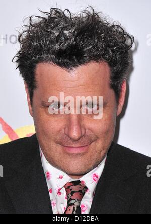 New York, Stati Uniti d'America. Il 5 dicembre 2012. Isaac Mizrahi presso gli arrivi per il nuovo 42nd Street Gala, New Victory Theatre di New York, NY Dicembre 5, 2012. Foto di: Gregorio T. Binuya/Everett Collection Foto Stock