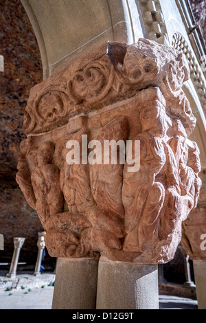 Angelo dice pastori la buona notizia. Capitale nel chiostro del monastero di San Juan de la Pena in Aragona, Spagna Foto Stock