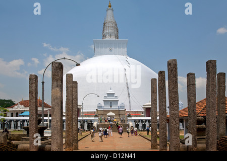 Ruvanvelisaya Dagoba. Anuradhapura Città antica. Sri Lanka Foto Stock