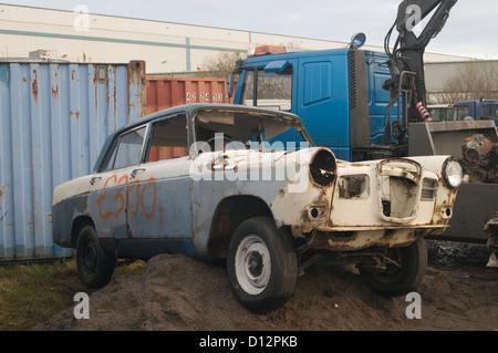 Rottami di automobili Auto vecchio metallo junk classic 16/60 a60 BMC Foto Stock