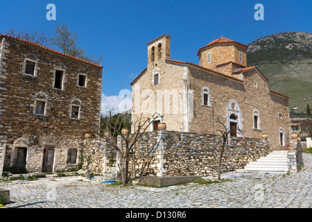 Il villaggio tradizionale e chiesa a Mani, Grecia Foto Stock