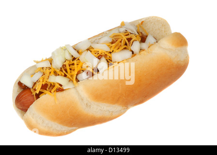 Grigliata di fresco formaggio di chili di hot dog con le cipolle Foto Stock