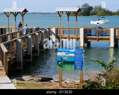 Giorno di apertura per la pesca Snook a Sebastian Stato ingresso parco all'Oceano Atlantico sulla costa orientale della Florida Foto Stock