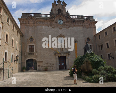 Monastero di Lluc in Maiorca Spagna, il cortile della chiesa santuario Foto Stock